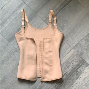 Waist trainer in Neutral